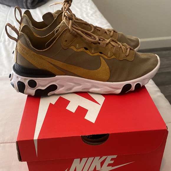 Nike tan shoes - Picture 3 of 7